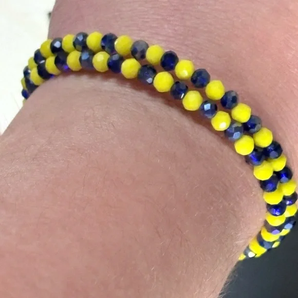 Handcrafted memory wire beaded bracelet - Picture 4 of 7